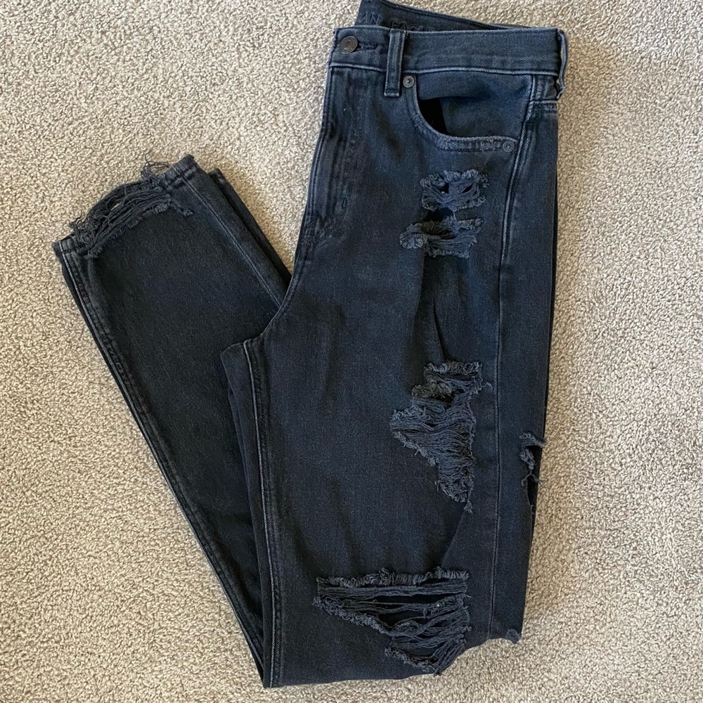 AMERICAN EAGLE • Women’s Black Distressed Ripped Mom Jeans Size- 4 Long